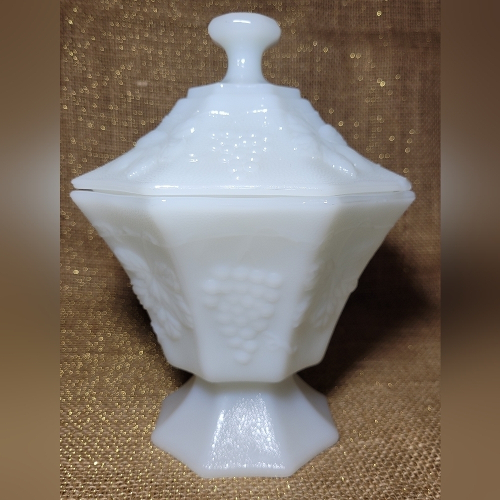 Vintage Anchor Hocking White Milk Glass Grape Leaf Octagon Panel Pedestal‎ Dish